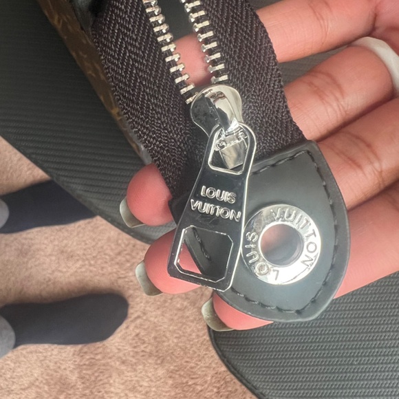 LV CLUTCH - Picture 2 of 5